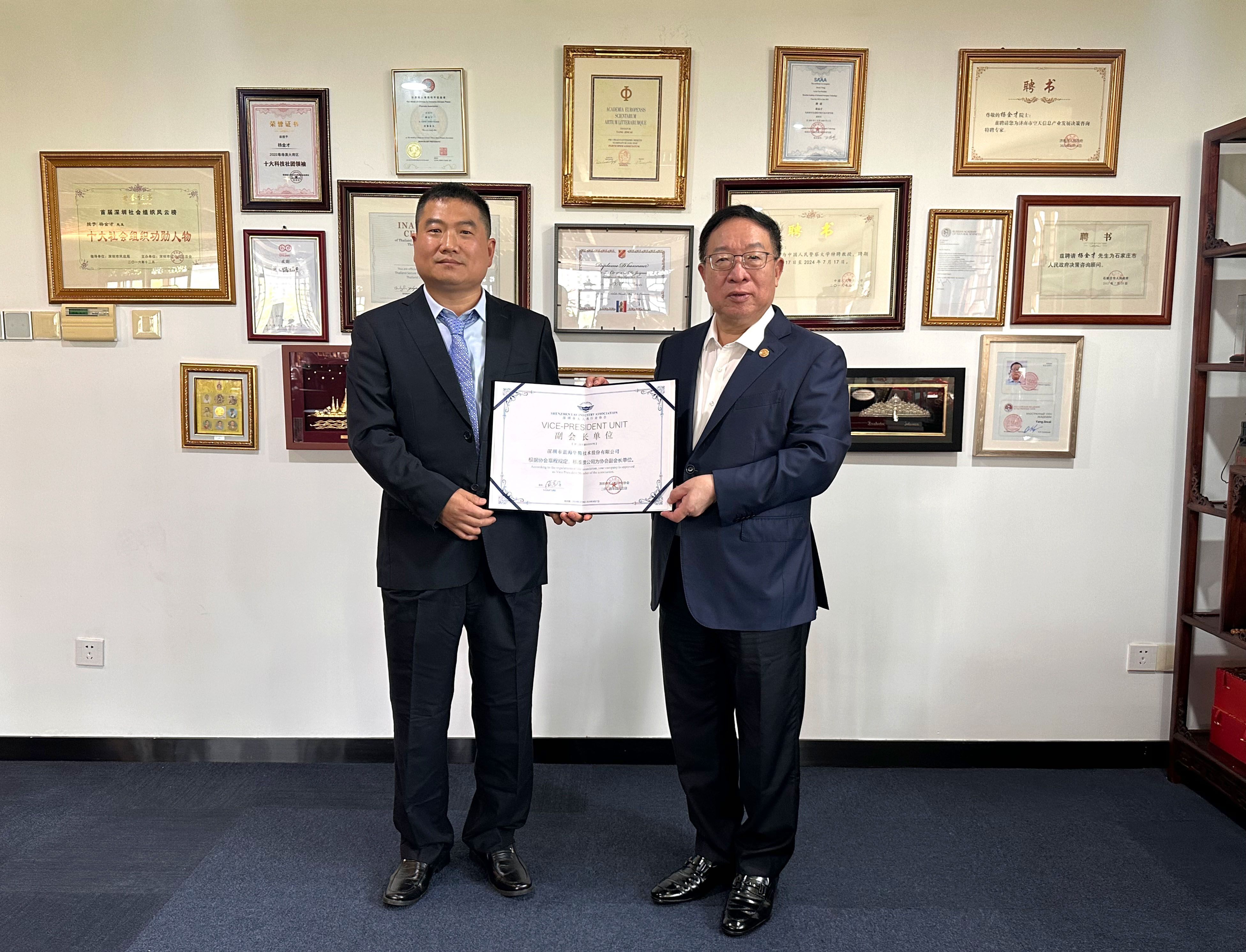 【喜报】8868体育官网登录入口荣任深圳市无人机行业协会副会长单位! 【喜报】8868体育官网登录入口荣任深圳市无人机行业协会副会长单位!