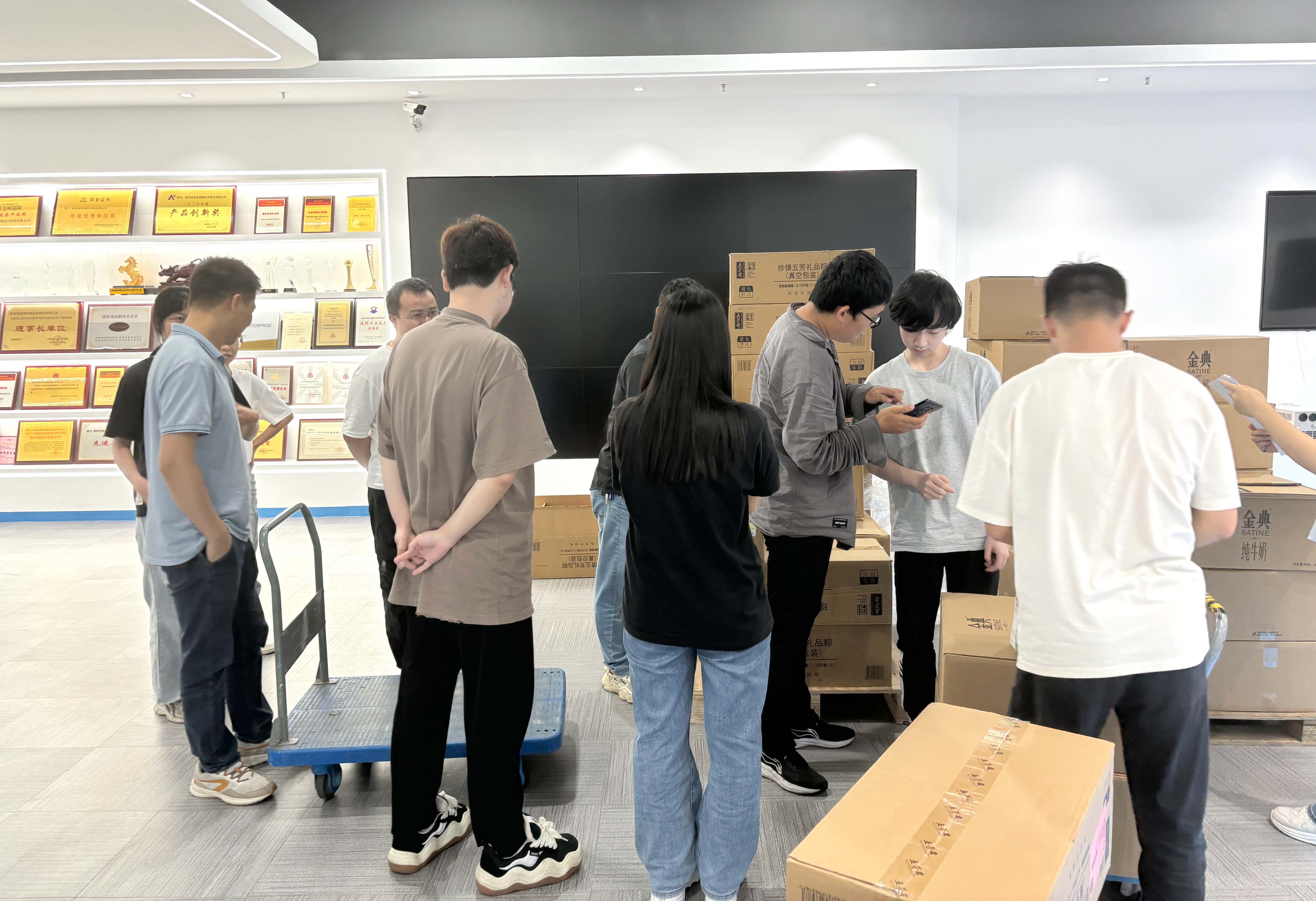 粽香迎端午 关怀暖人心|8868体育官网登录入口为全体家人们发放端午节福利啦! 粽香迎端午 关怀暖人心|8868体育官网登录入口为全体家人们发放端午节福利啦!