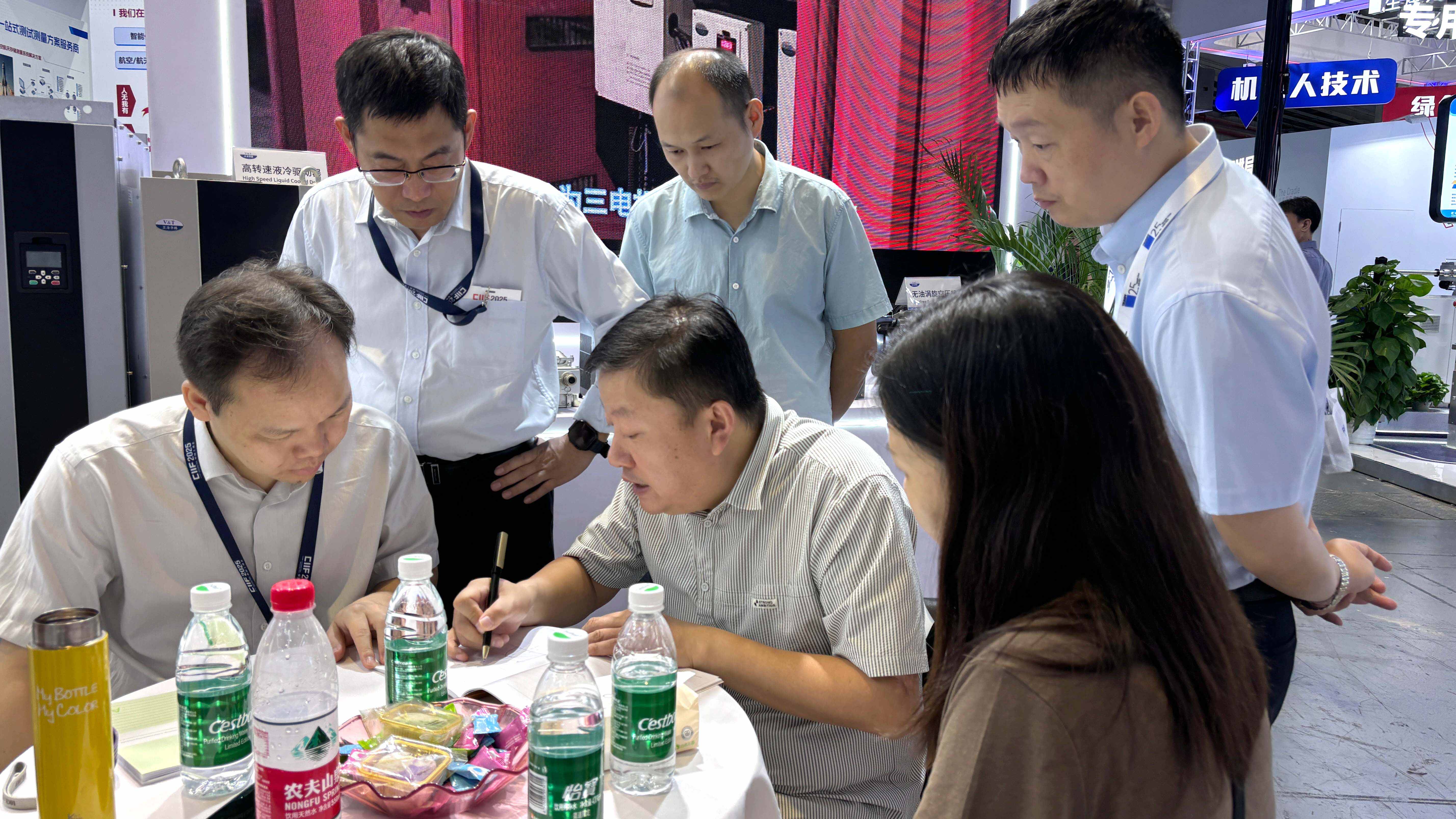 8868体育官网登录入口2025上海工博会圆满收官! 8868体育官网登录入口2025上海工博会圆满收官!